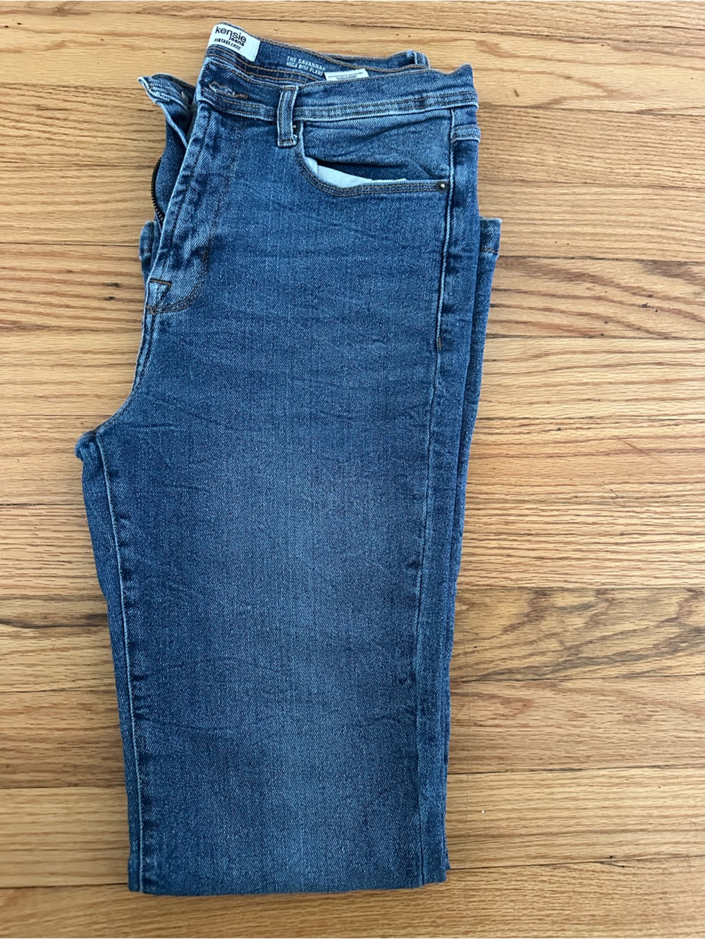 American Eagle Outfitters Two-Pack Skinny Jeans in Light Blue and Dark Blue - Picture 2 of 6